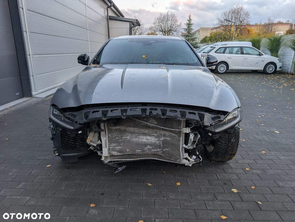 Jaguar XE 2.0 D200 mHEV R-Dynamic Black - 7