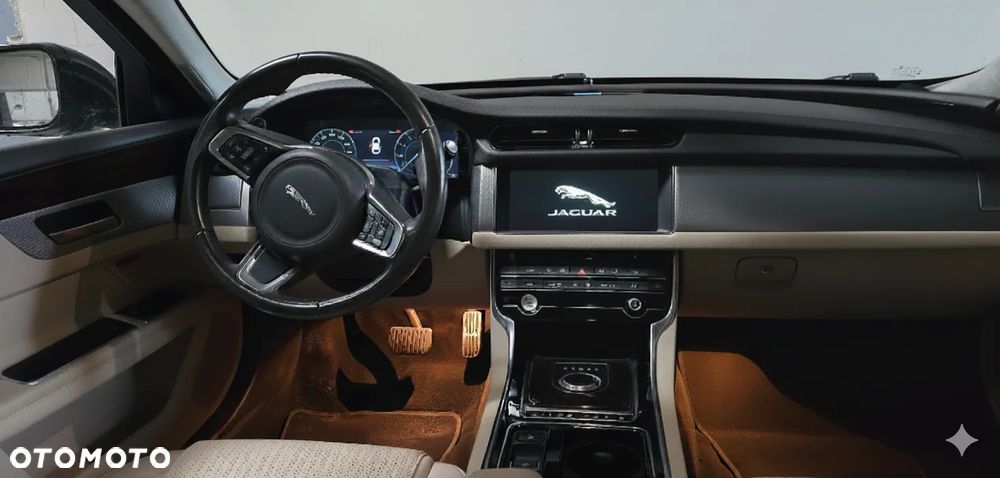 Jaguar XF 2.0 T Prestige - 9