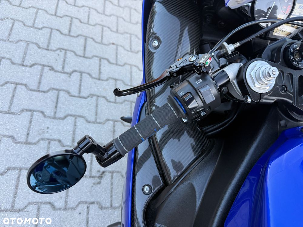 Yamaha R1 - 33