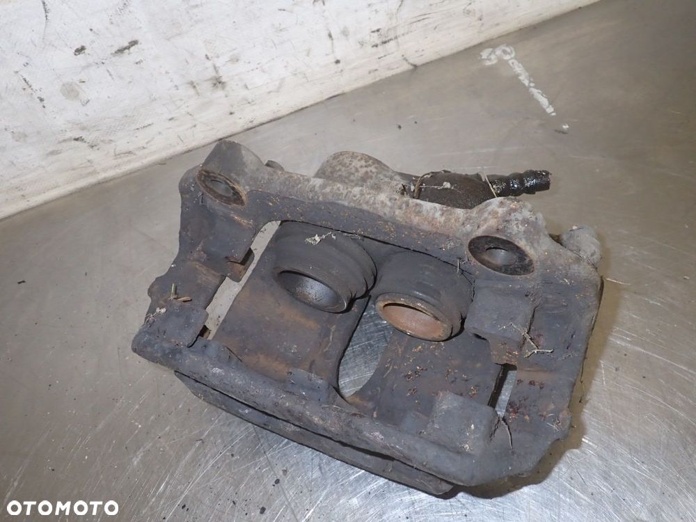 ZACISK HAMULCA PRAWY PRZÓD RENAULT TRAFIC II 1.9 - 4