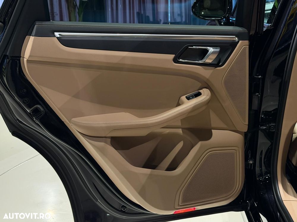 Porsche Macan T - 32