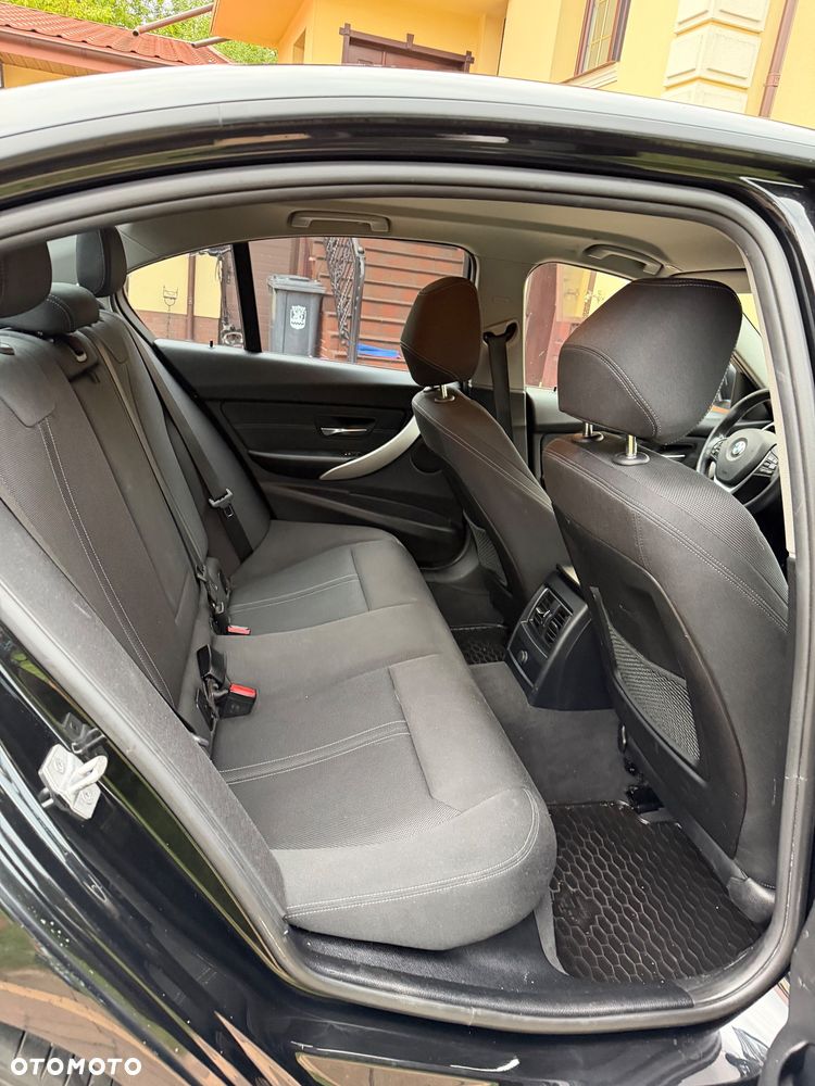 BMW Seria 3 320d Efficient Dynamic Edition Sport Line - 26