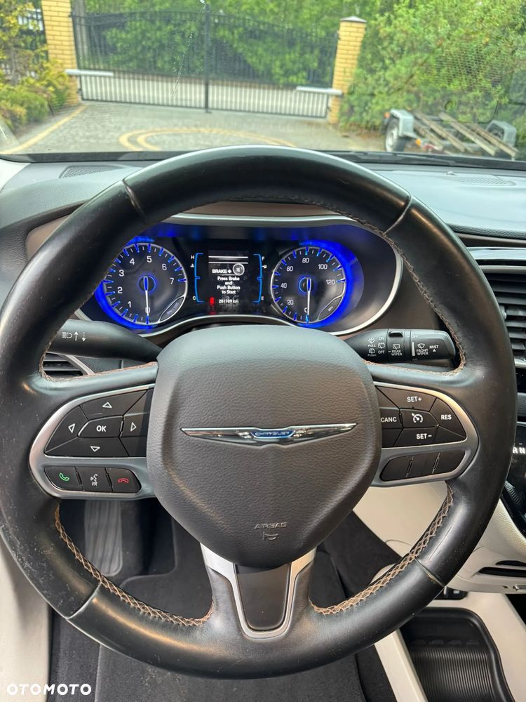 Chrysler Pacifica - 14