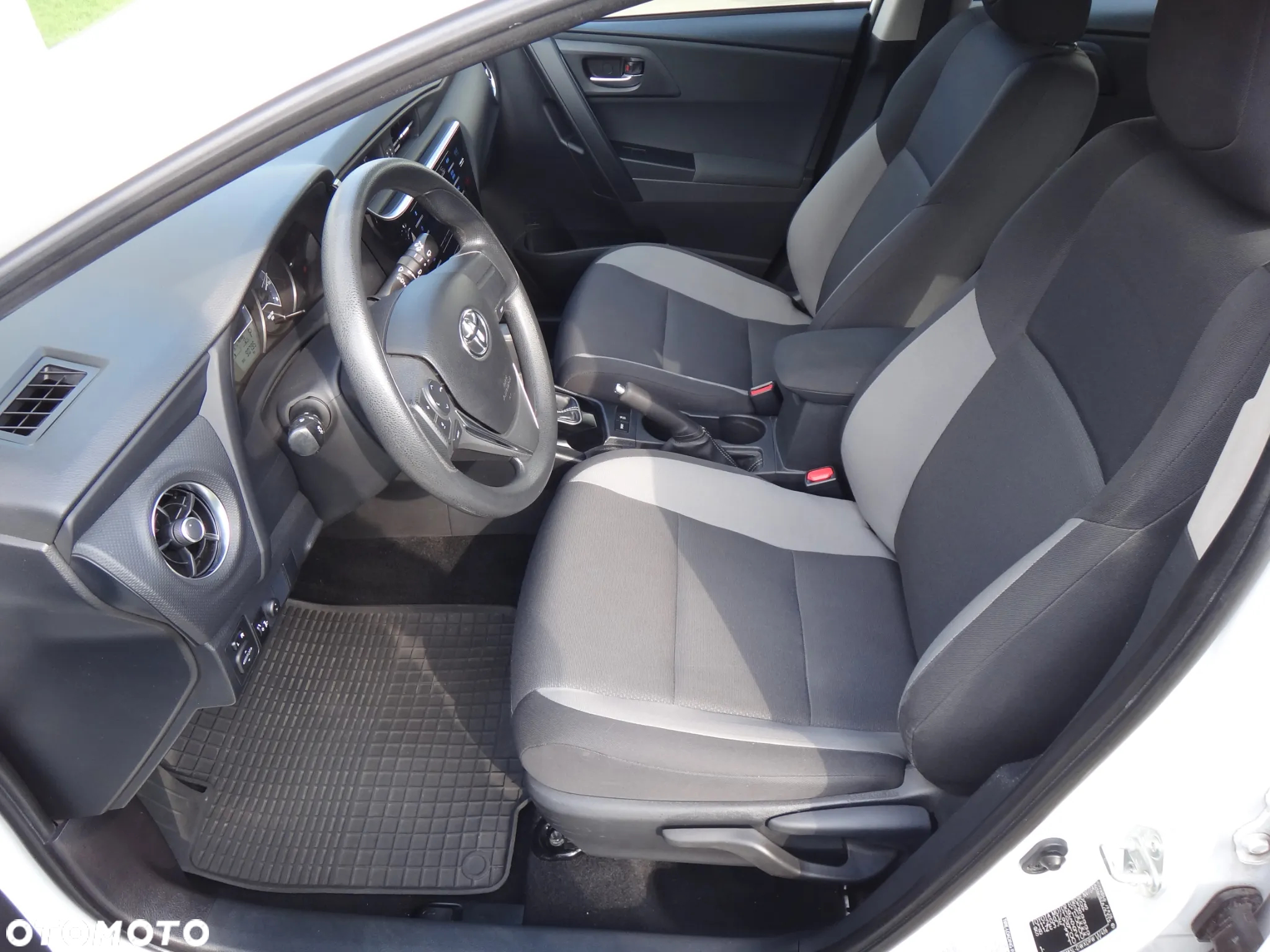 Toyota Auris - 13