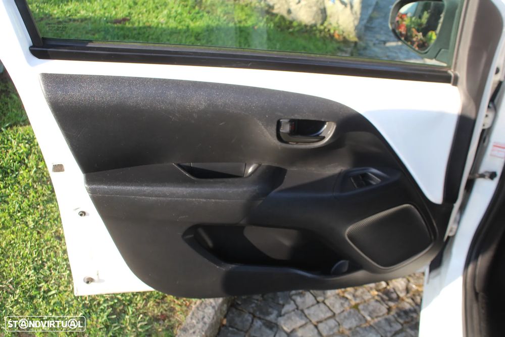 Toyota Aygo x-clusiv - 9