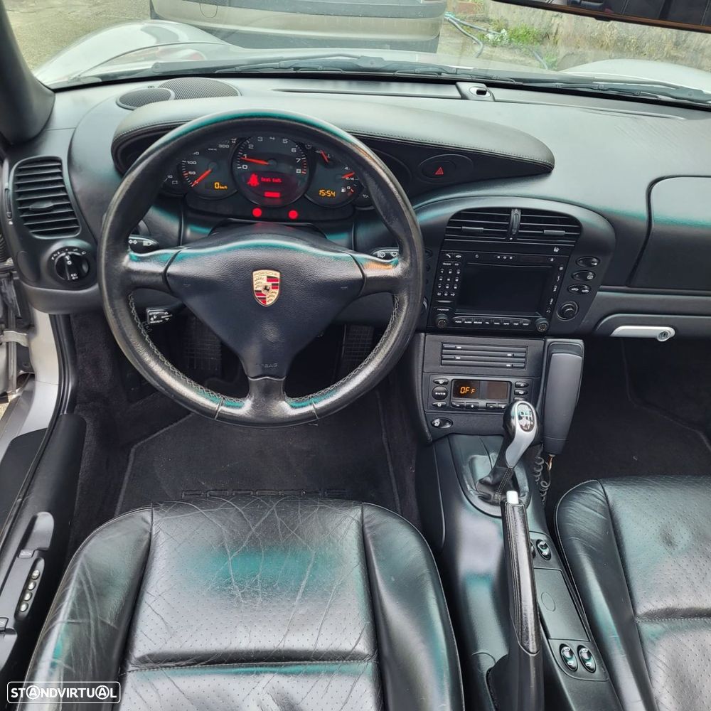 Porsche 911 (996) Carrera 4S Cabrio - 11