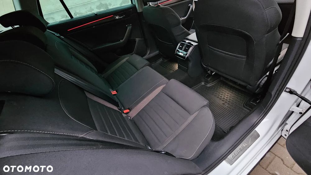 Skoda Superb 2.0 TDI SCR 4x4 Scout DSG - 12