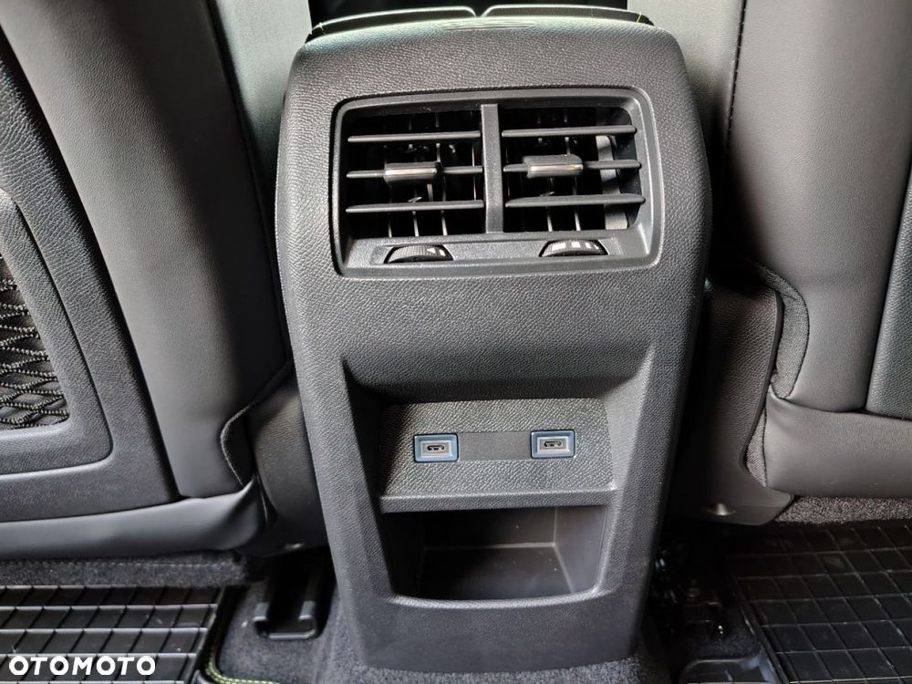 Peugeot 408 - 9