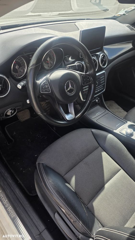 Mercedes-Benz CLA 220 d Shooting Brake 7G-DCT - 3