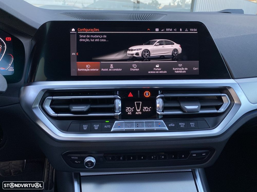 BMW 318 d Pack Desportivo M Auto - 29
