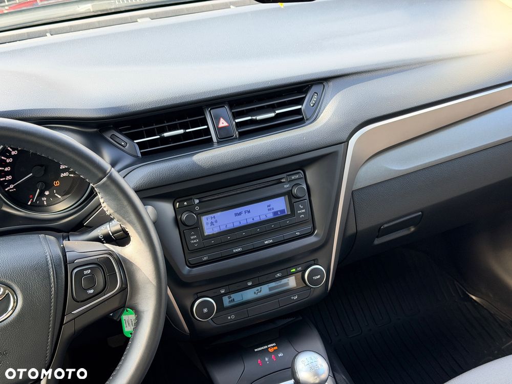 Toyota Avensis 1.6 Active - 14