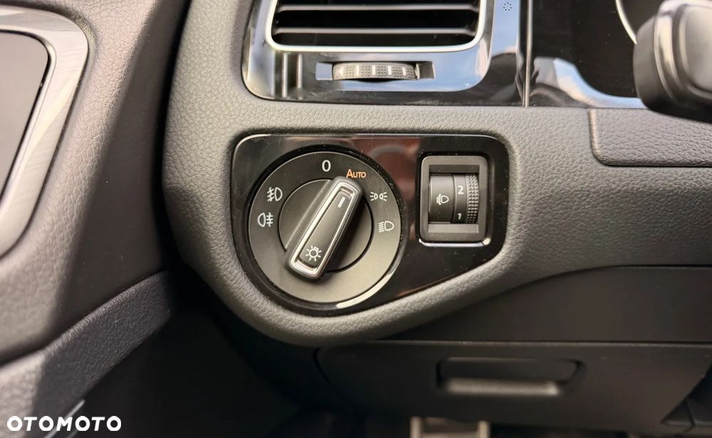 Volkswagen Golf 2.0 TDI BlueMotion Technology DSG Allstar - 19