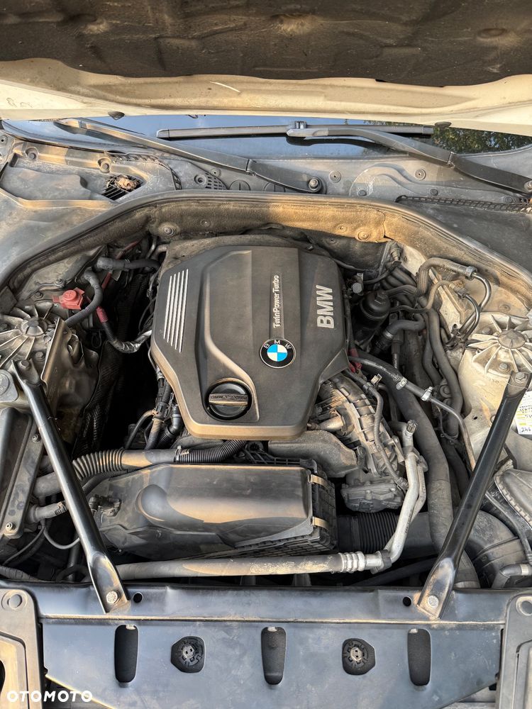 BMW Seria 5 520d xDrive - 28