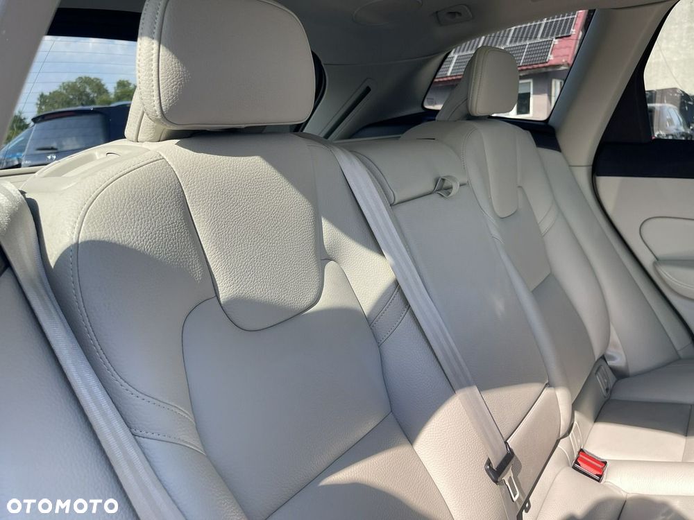 Volvo XC 60 T6 Plug-In Hybrid AWD Inscription - 11