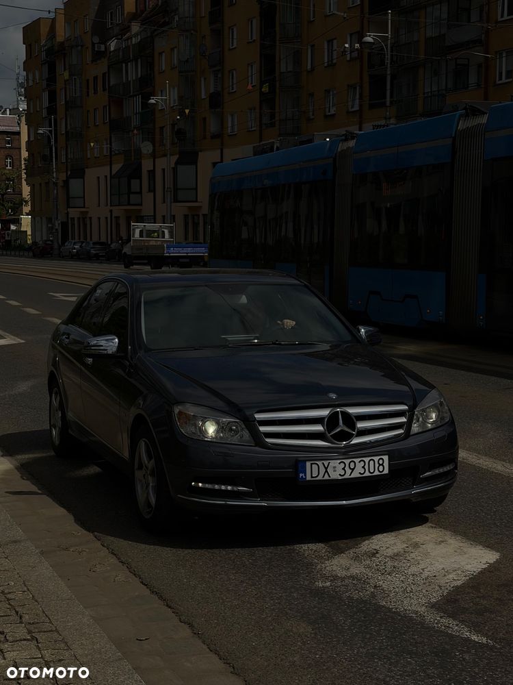 Mercedes-Benz Klasa C 180 CGI Automatik BlueEFFICIENCY Avantgarde - 2