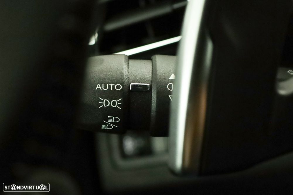 Peugeot 3008 1.6 Hybrid Allure e-EAT8 - 18