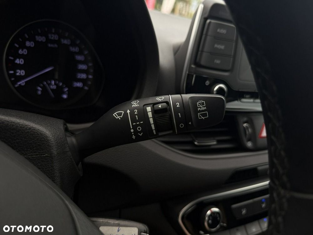 Hyundai i30 1.5 DPI Classic + - 18