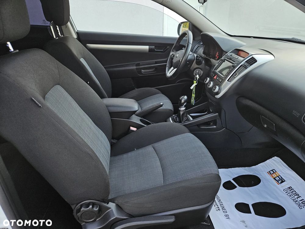 Kia ProCeed 1.4 CVVT Dream-Team Edition - 23