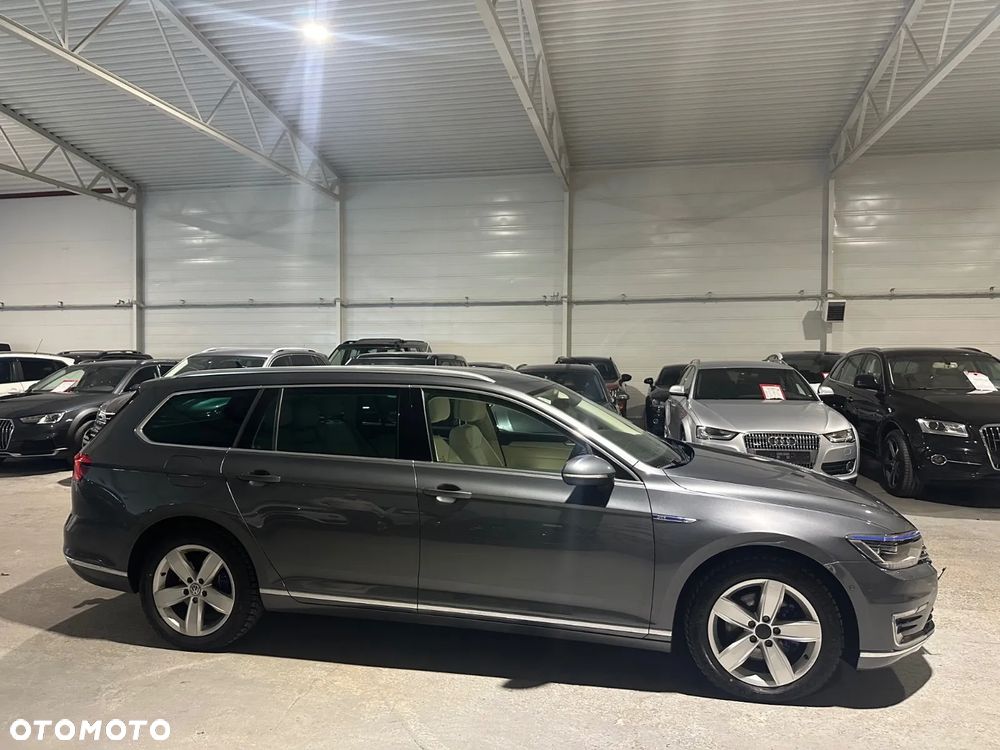 Volkswagen Passat - 11