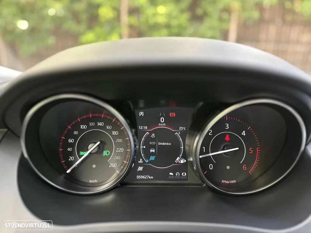 Jaguar E-Pace 2.0 i4D - 43