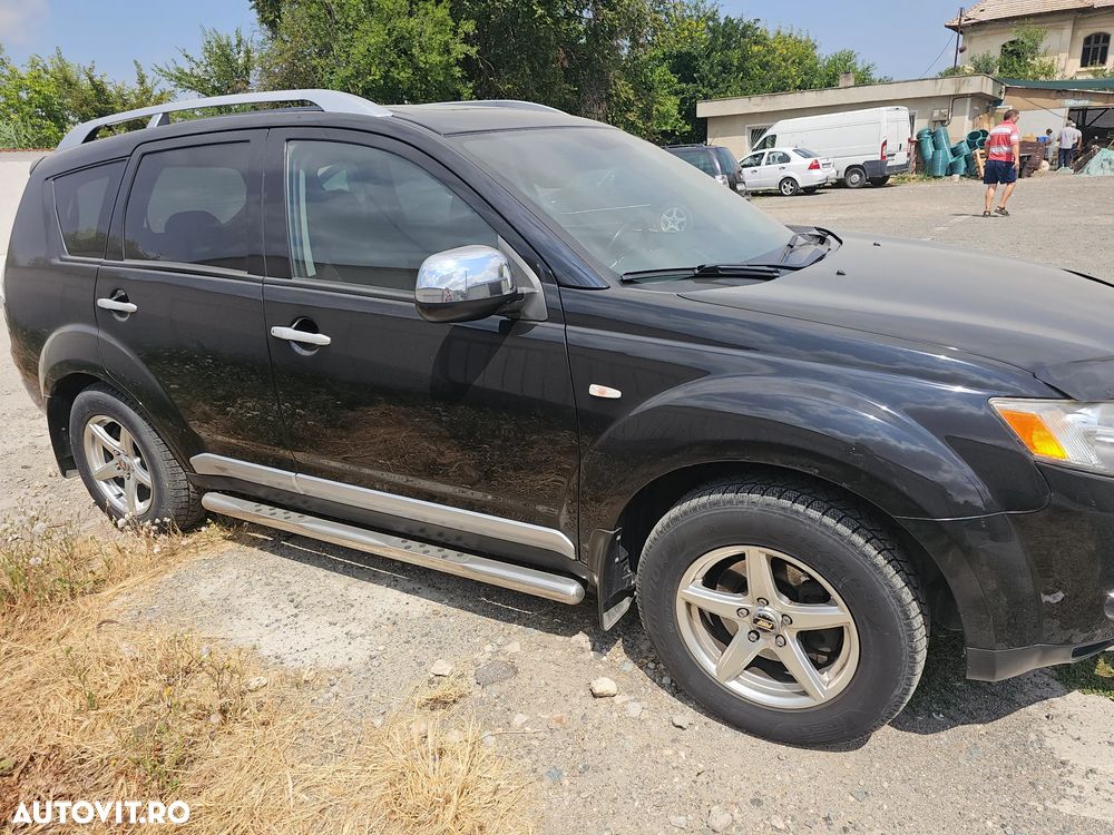 Mitsubishi Outlander - 2