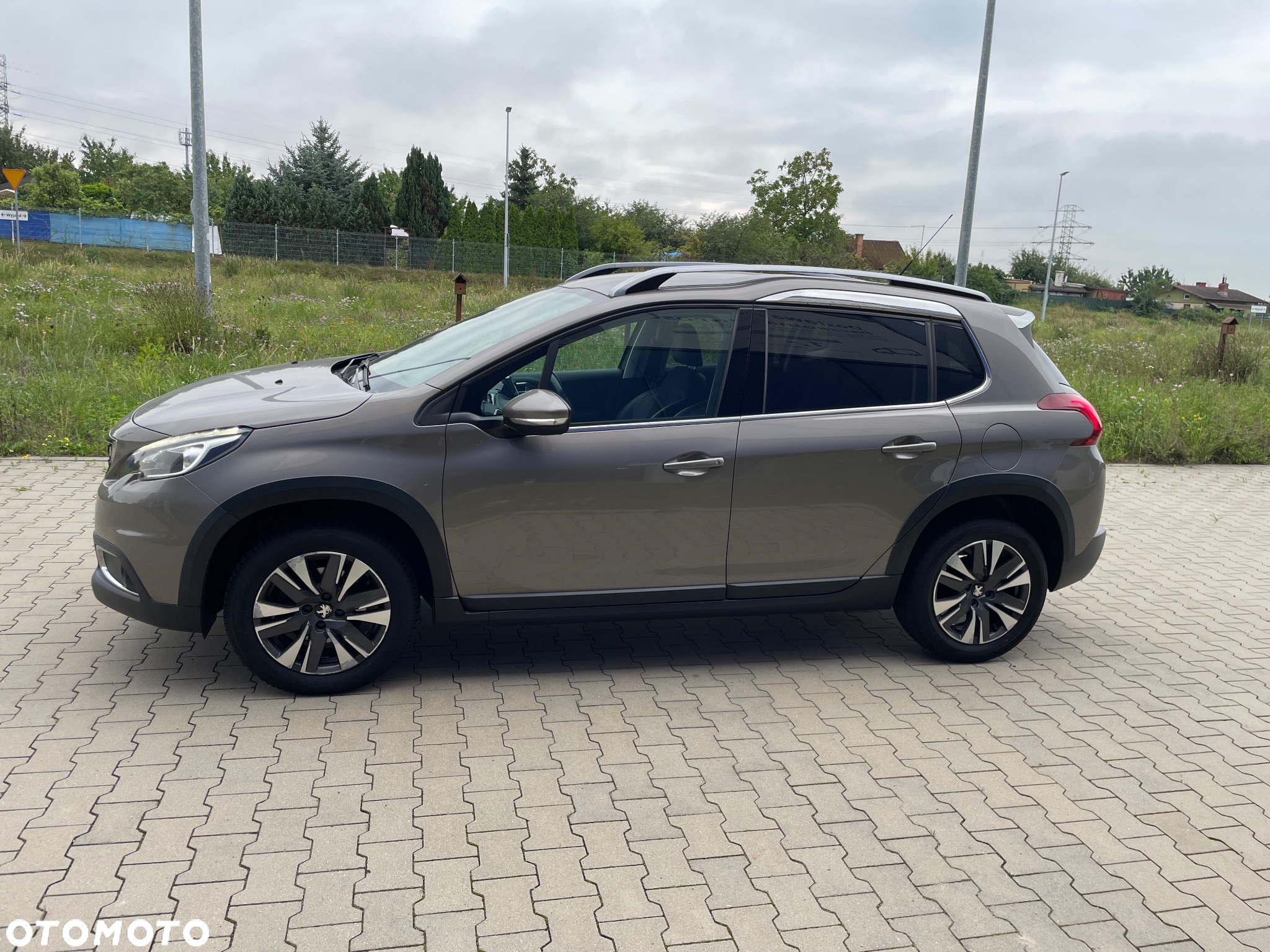 Peugeot 2008 1.2 Pure Tech Allure S&S - 5