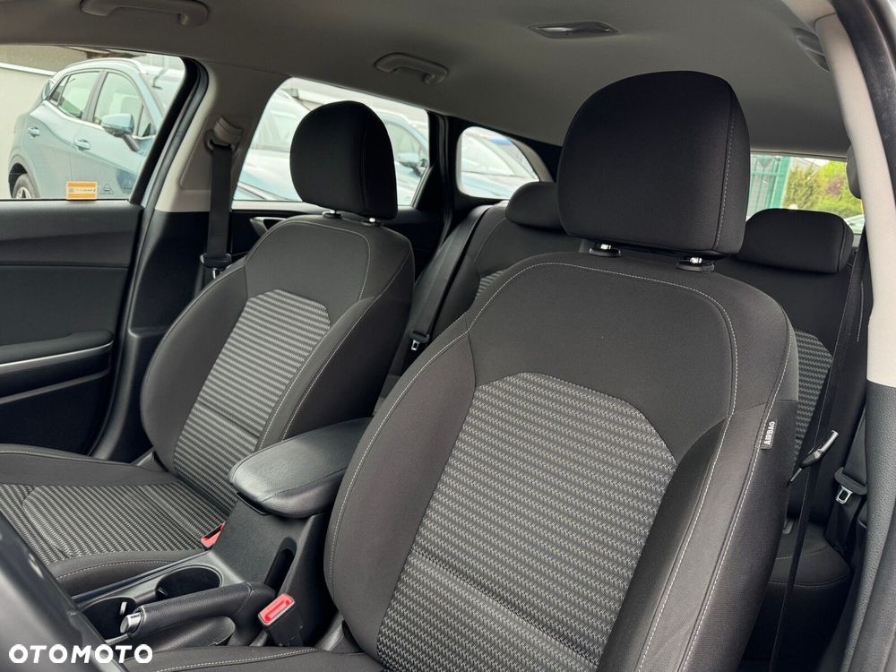 Kia Ceed 1.5 T-GDI M - 11