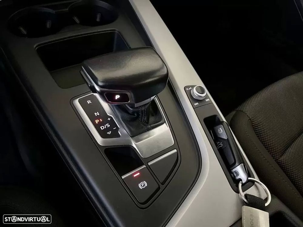 Audi A4 Avant 30 TDI S tronic — fotografia 27