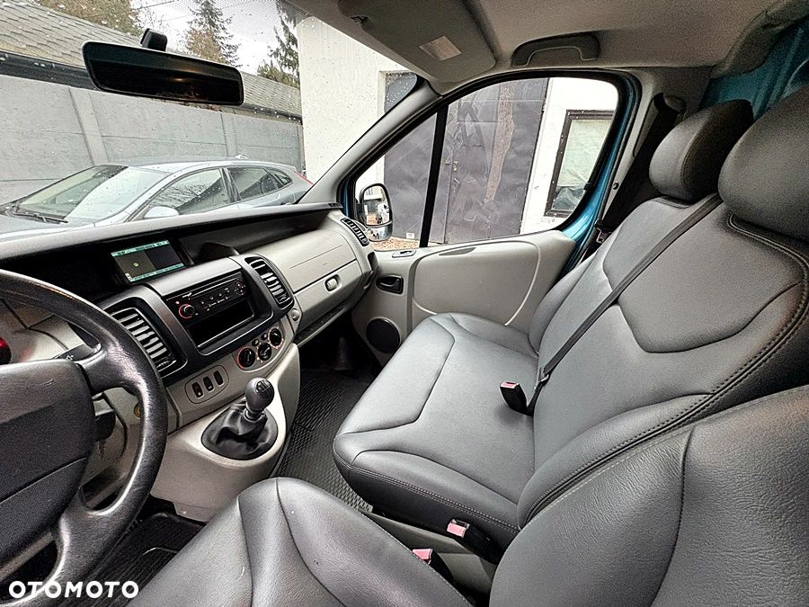 Renault TRAFIC 2.0 dCi na łańcuchu 6 biegów Klima Nawigacja Skóra Elektryka B ładnie utrzymany Oryg 217 tys km 1 Właściciel Bagażnik dachowy Drabina 2007 rok - 16