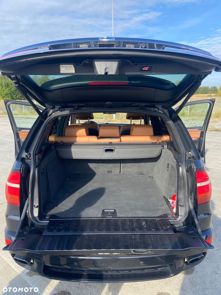 BMW X5 4.8i xDrive - 9