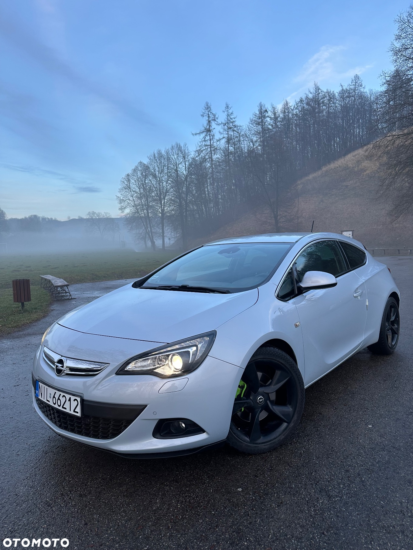 Opel Astra IV GTC 1.6 T Sport - 17