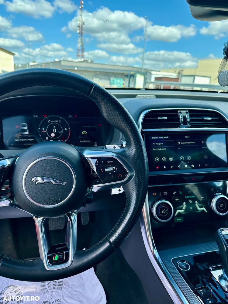 Jaguar XE D180 AWD R-Dynamic S - 9