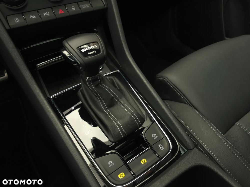 Skoda Karoq 2.0 TSI 4x4 Sportline DSG - 24