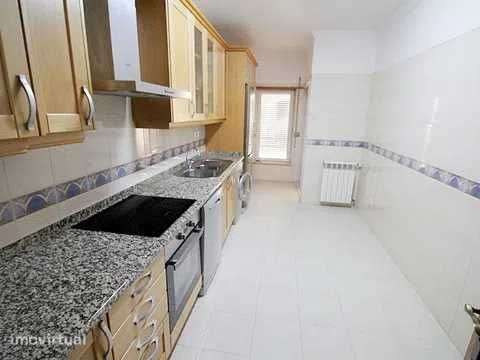 Arrendamento de apartamento T2 na Rua António Maria de Sousa - Grande imagem: 2/12