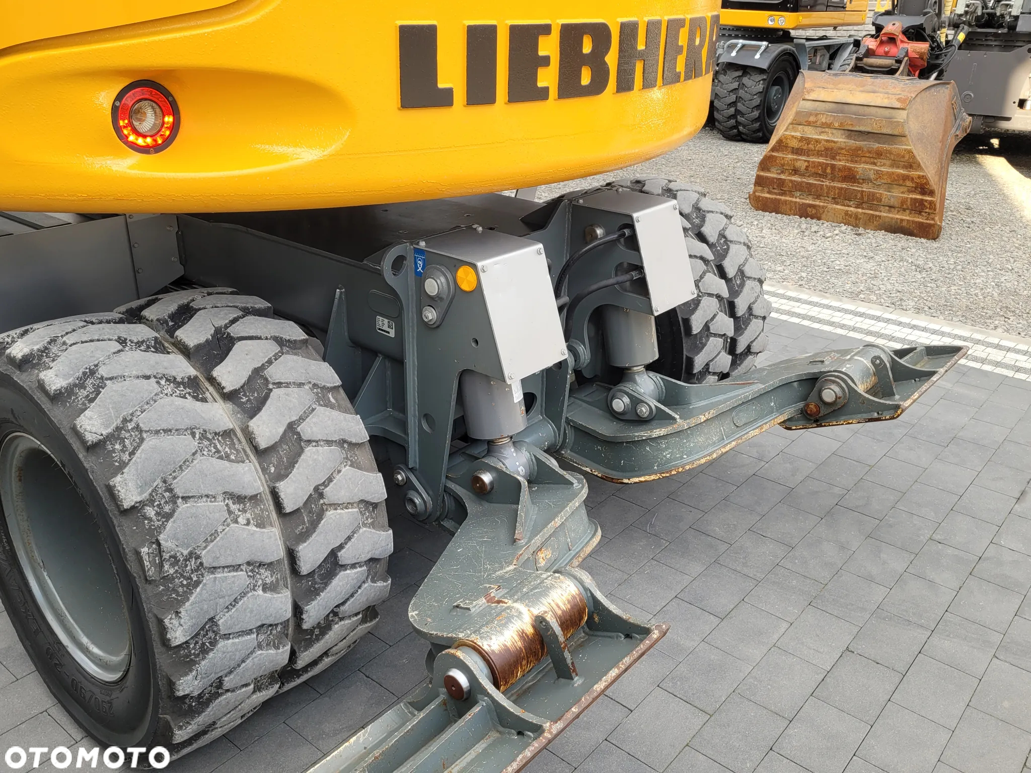 Liebherr A913 compact / 3400h / jak NOWA!!! / - 15