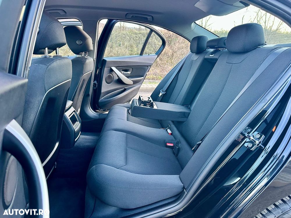 BMW Seria 3 320i Aut. - 17