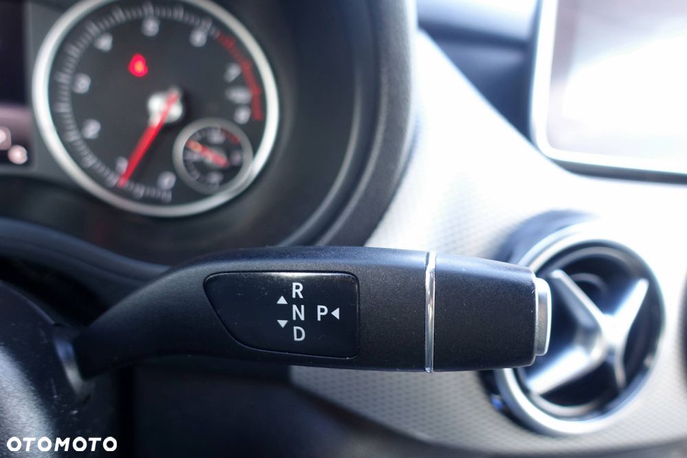 Mercedes-Benz Klasa B 180 7G-DCT Style - 24