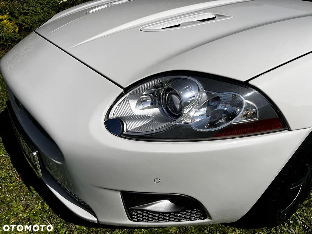 Jaguar XK XKR Coupe - 9