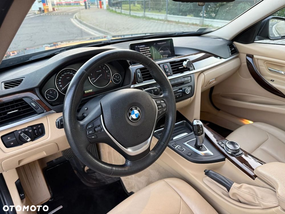 BMW Seria 3 328i xDrive Sport-Aut Luxury Line - 12