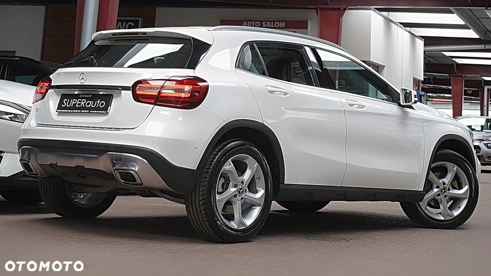 Mercedes-Benz GLA 200 7G-DCT - 12