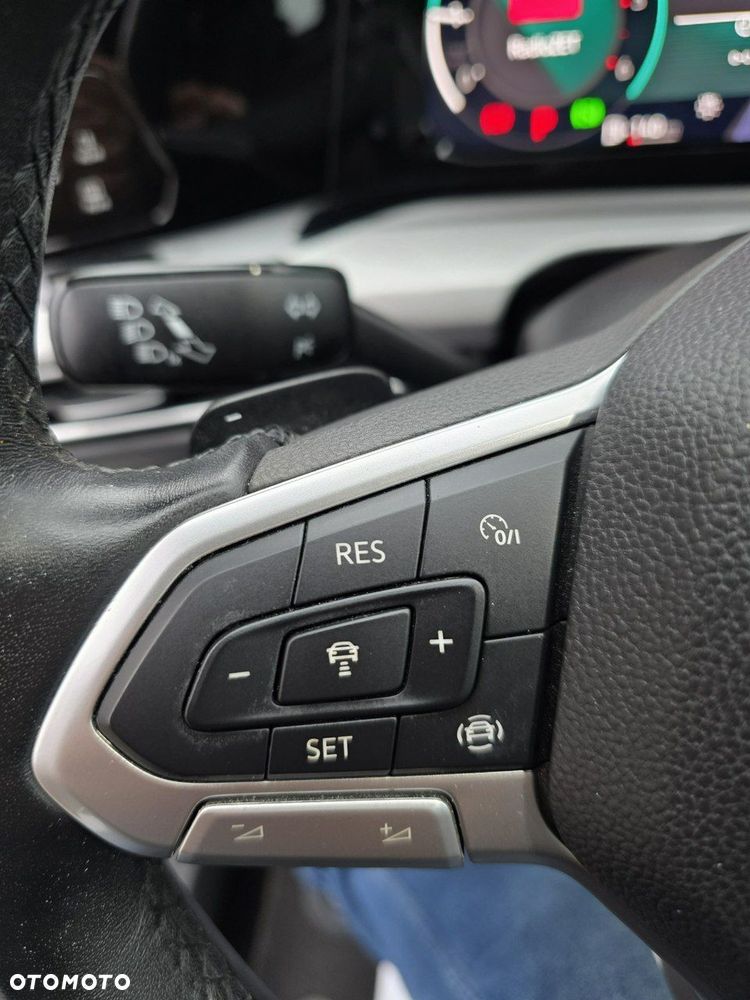 Volkswagen Golf - 28