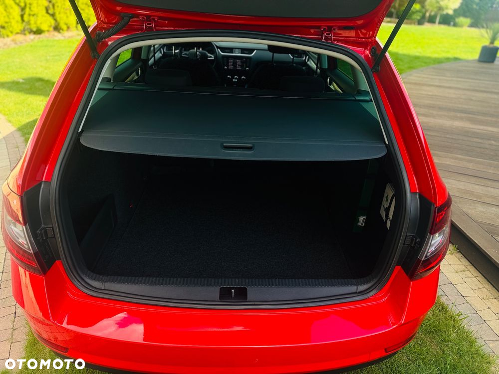 Skoda Octavia Combi 1.6 TDI DSG Premium Edition - 28