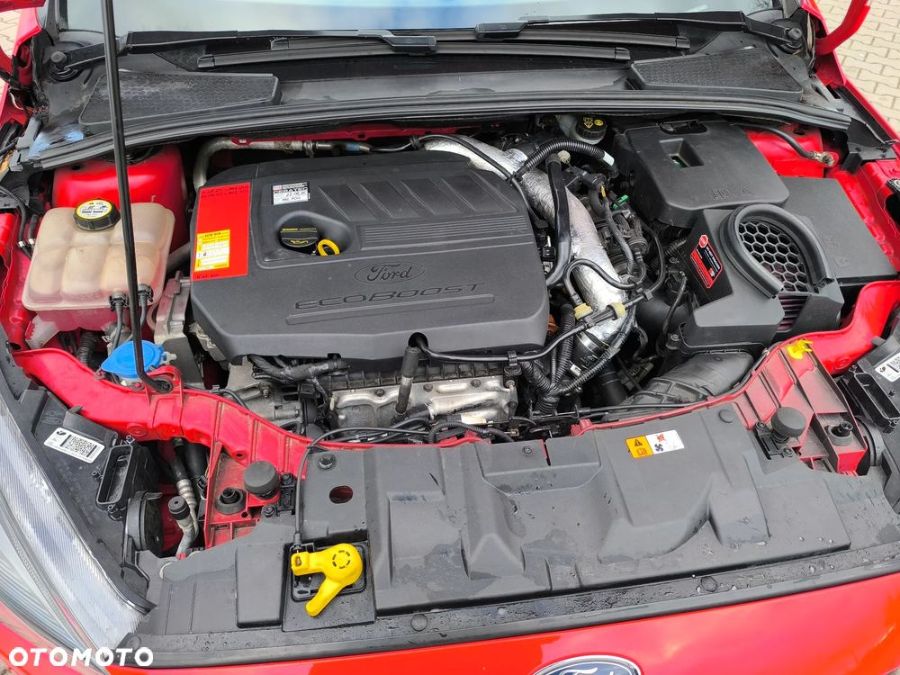 Ford Focus SW 1.5 EcoBoost S&S ST-LINE - 16