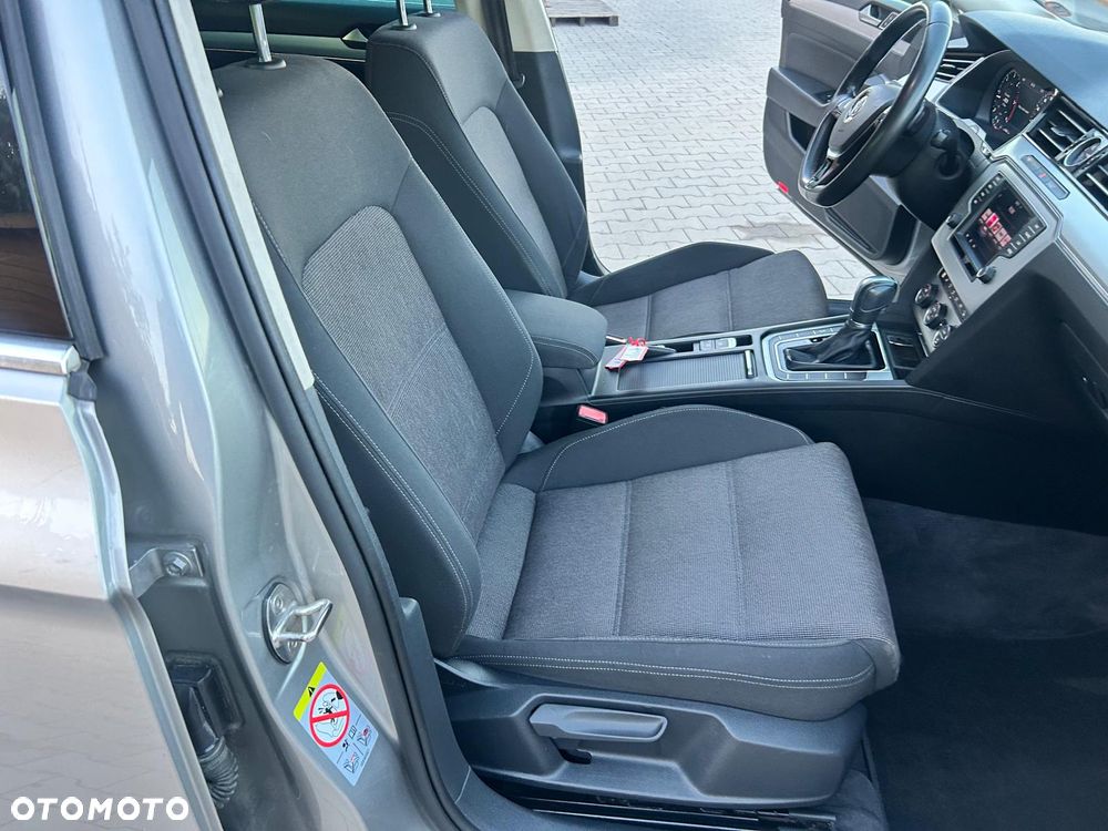 Volkswagen Passat - 30