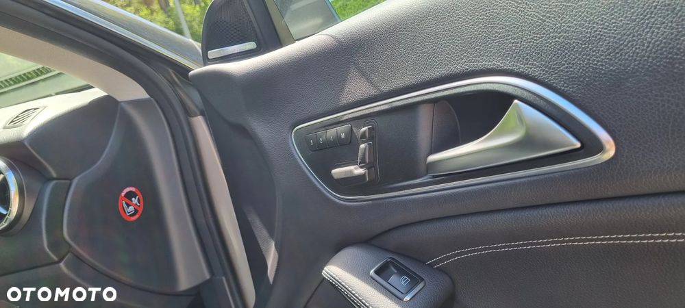 Mercedes-Benz CLA 250 4Matic 7G-DCT UrbanStyle Edition - 22
