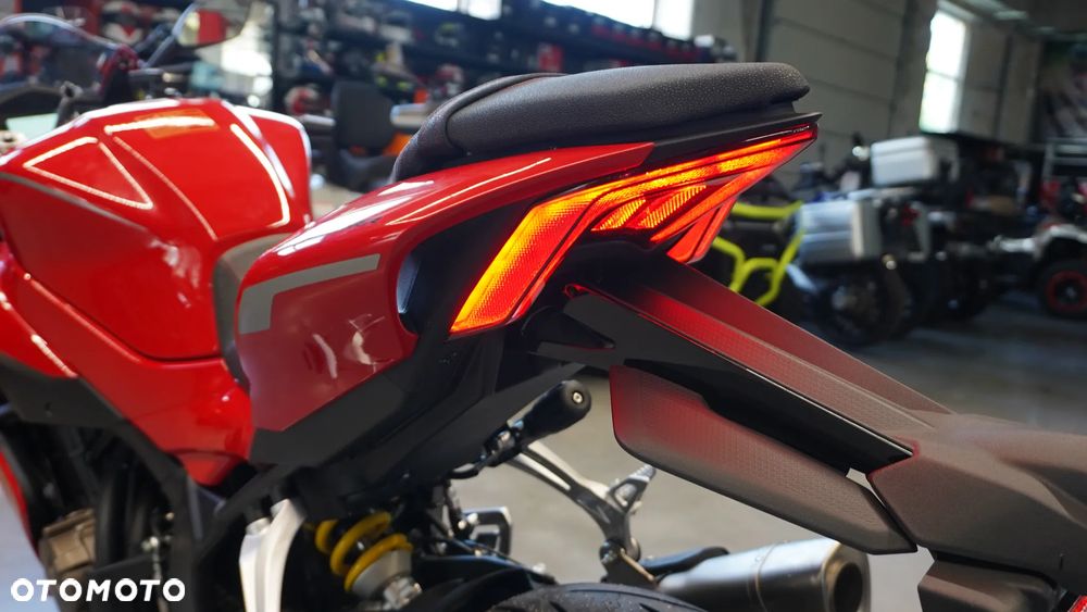 QJMOTOR SRK 800RR - 7