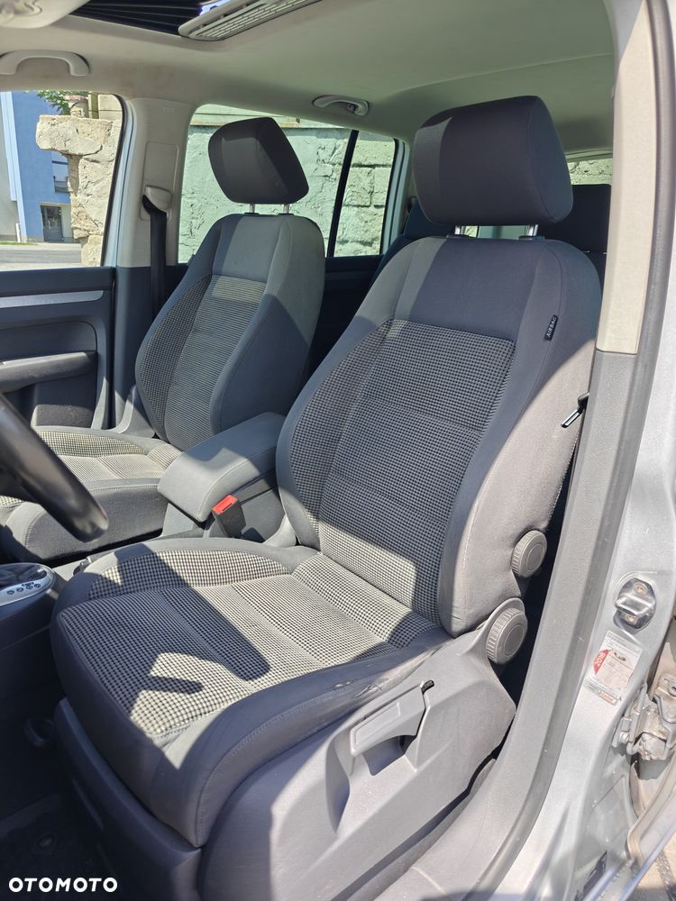 Volkswagen Touran - 16