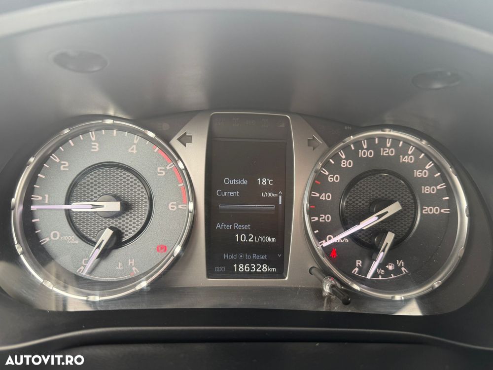 Toyota Hilux 2.4D 150CP 4x4 Double Cab 6MT Comfort - 14