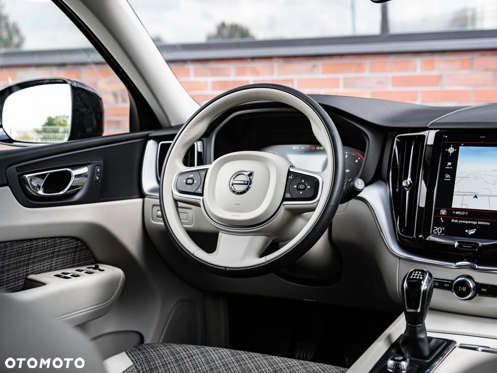 Volvo XC 60 D3 Momentum Pro - 34