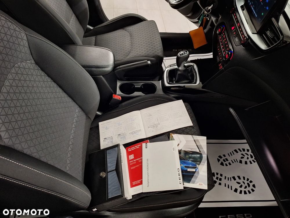 Kia Ceed 1.4 CVVT ISG Dream Team Edition - 38
